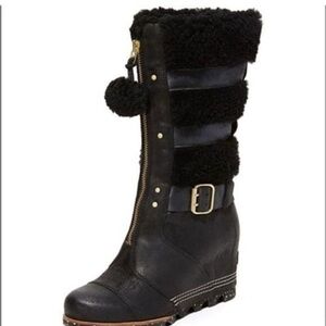 Sorel Sheepskin Wedge Waterproof Stylish Boot. Size 7